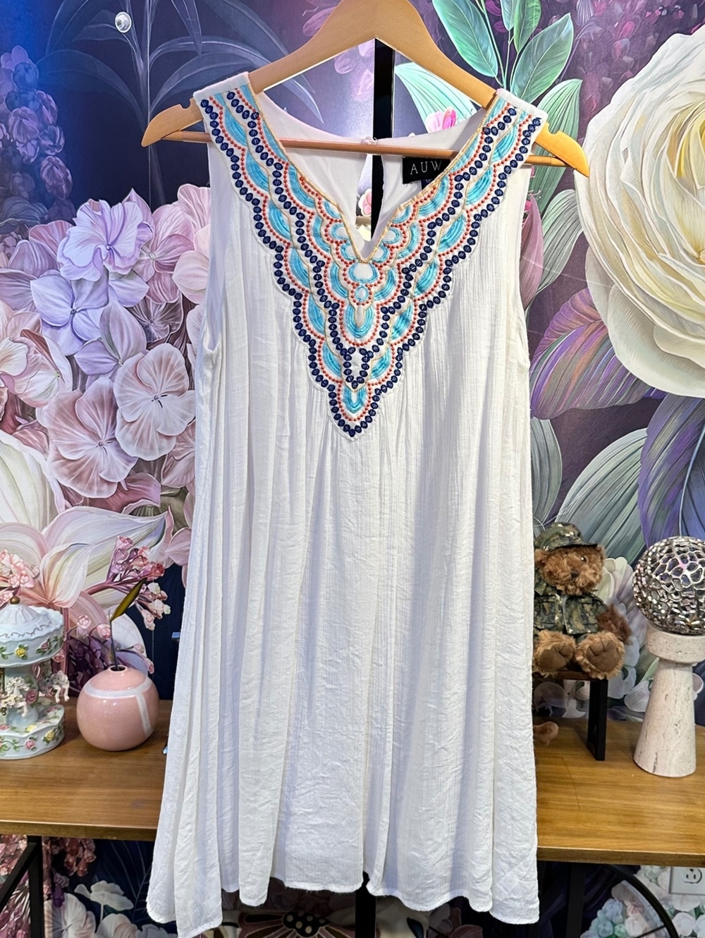 AUW 10 Embroidered Sleeveless Dress Tunic Top Lined V-Neck White